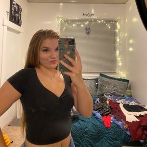 Brandy Melville Blk Crop Top